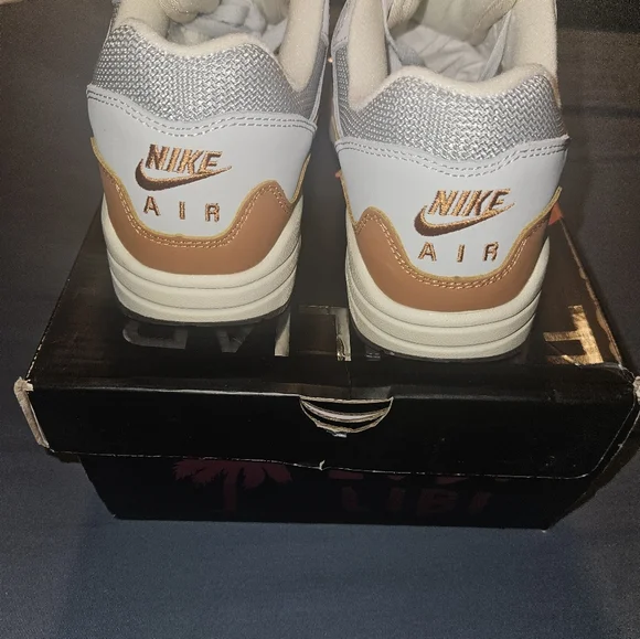 Shoes - Picture 3 of 6